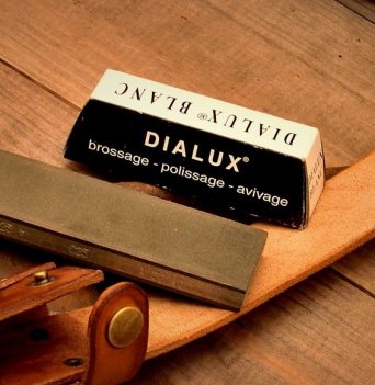 Полировальная паста DIALUX 'белая'. Полировальная паста DIALUX 'белая'.